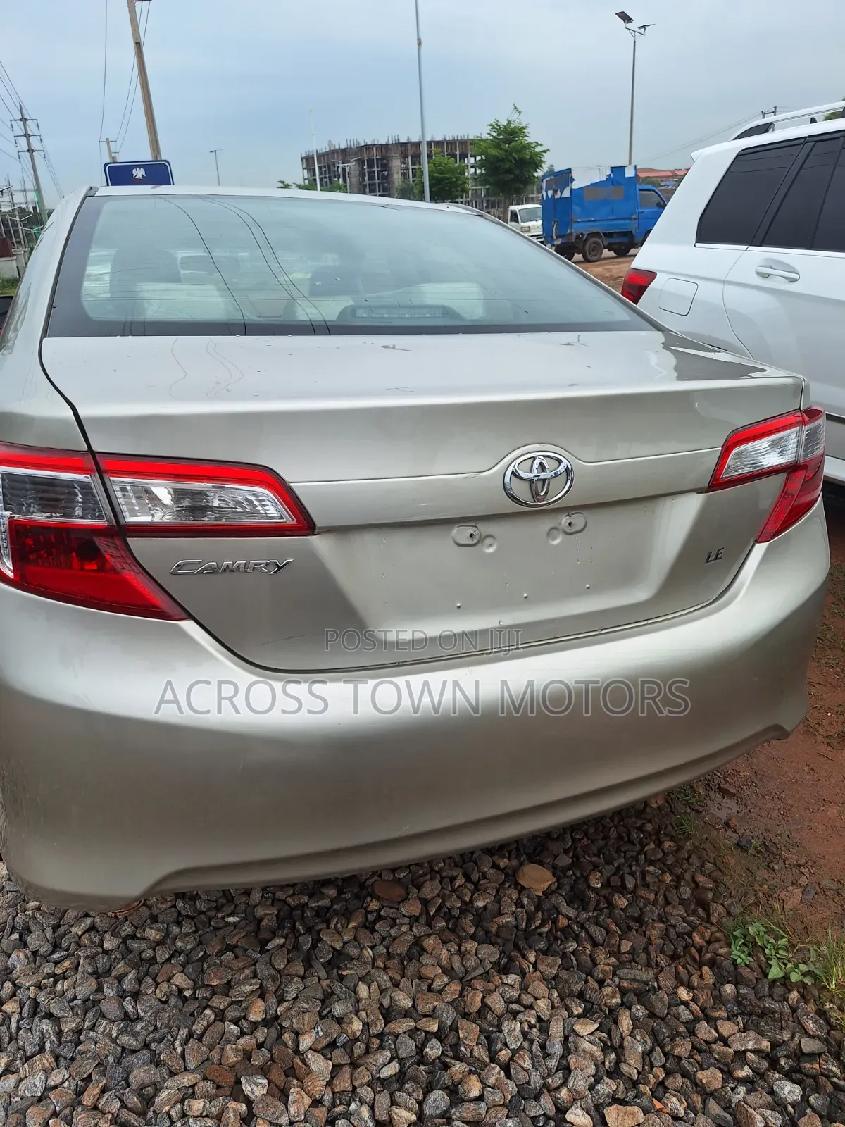 Toyota Camry LE 4dr Sedan (2.5L 4cyl 6A) 2012 Gold