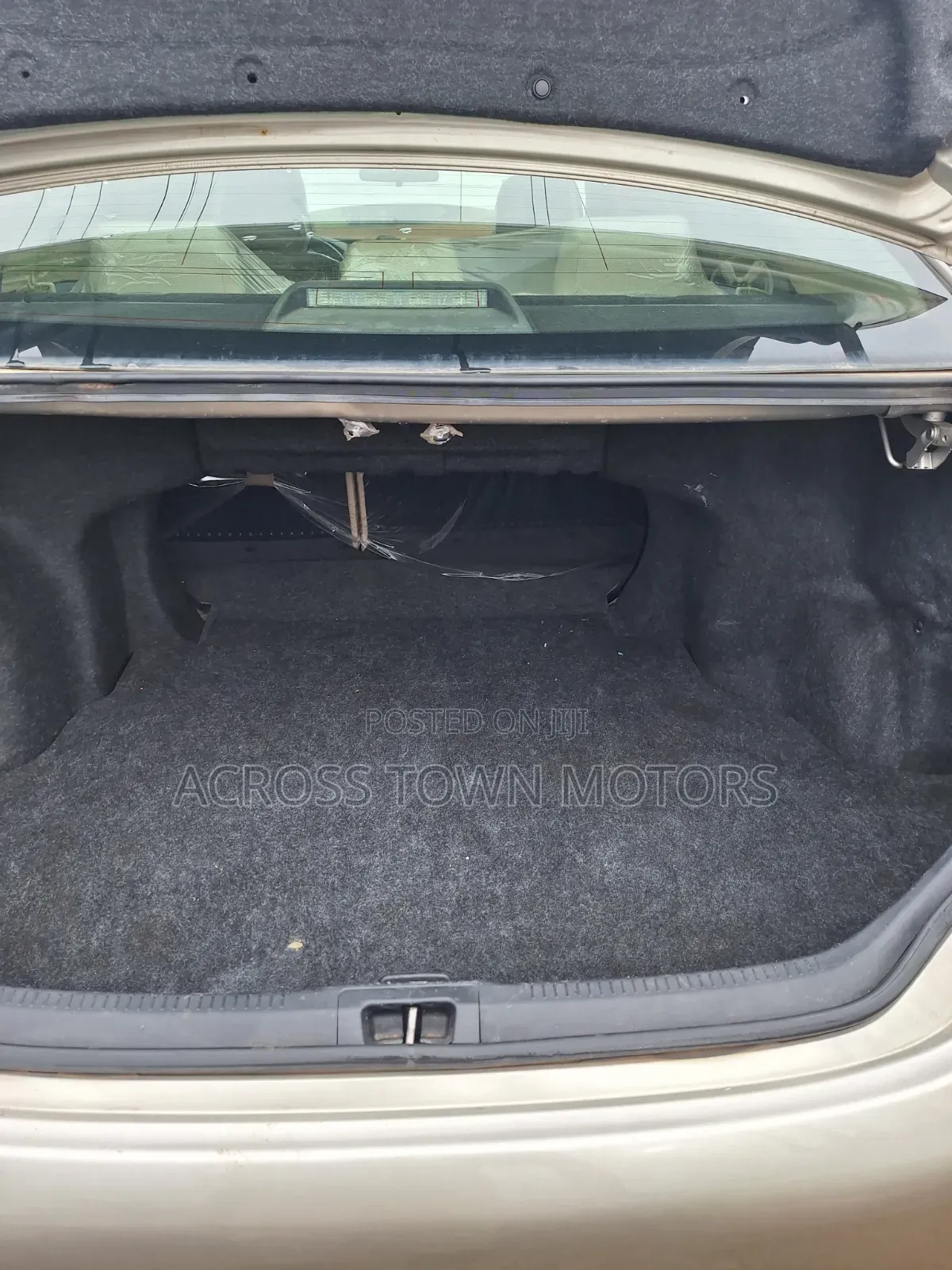 Toyota Camry LE 4dr Sedan (2.5L 4cyl 6A) 2012 Gold
