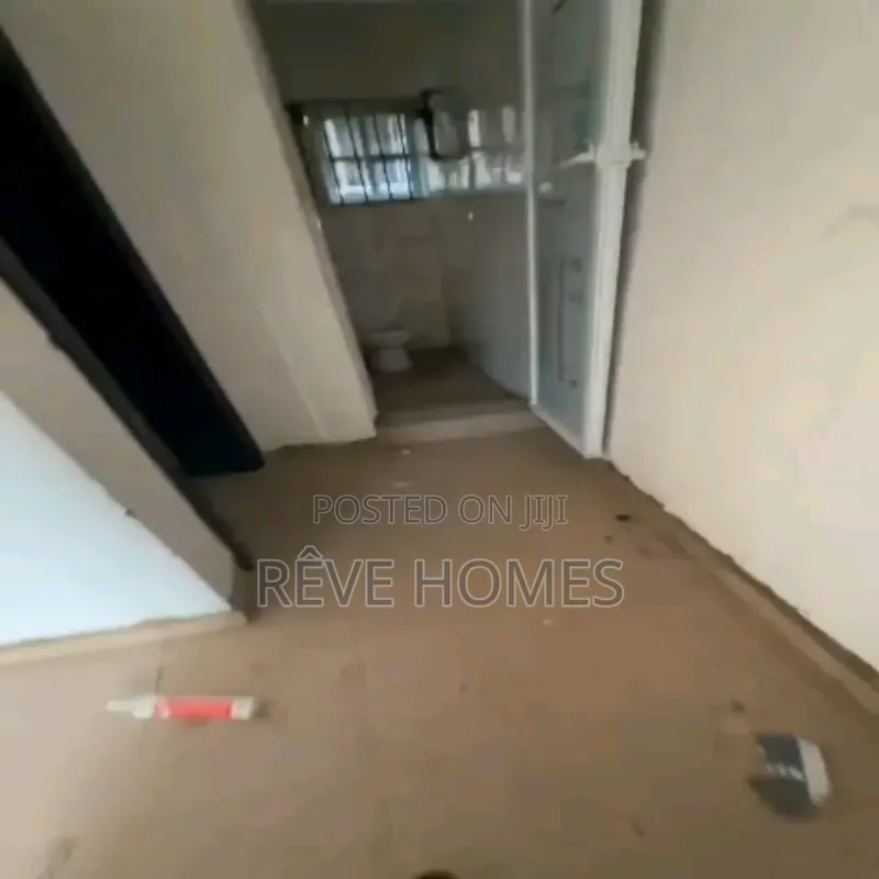 Mini Flat in CHallenge / Mushin for rent