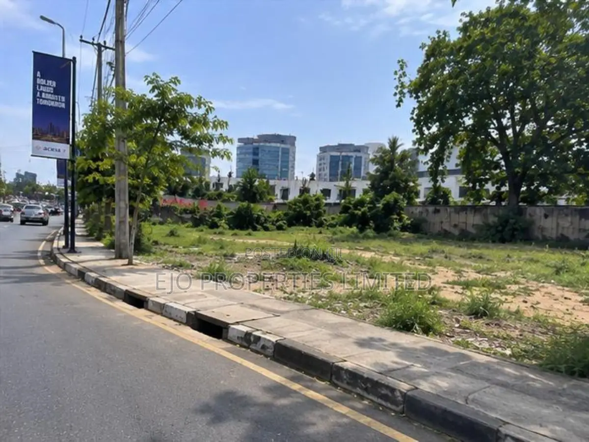 Hot Offer 965SQM Land With High Potential
