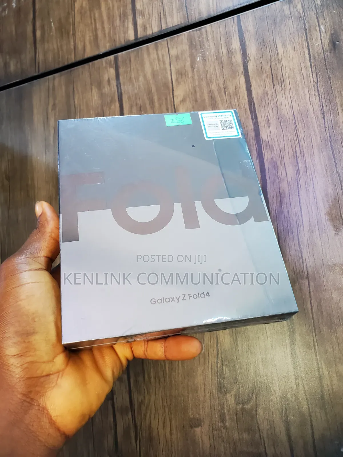 New Samsung Galaxy Z Fold4 256 GB Gold