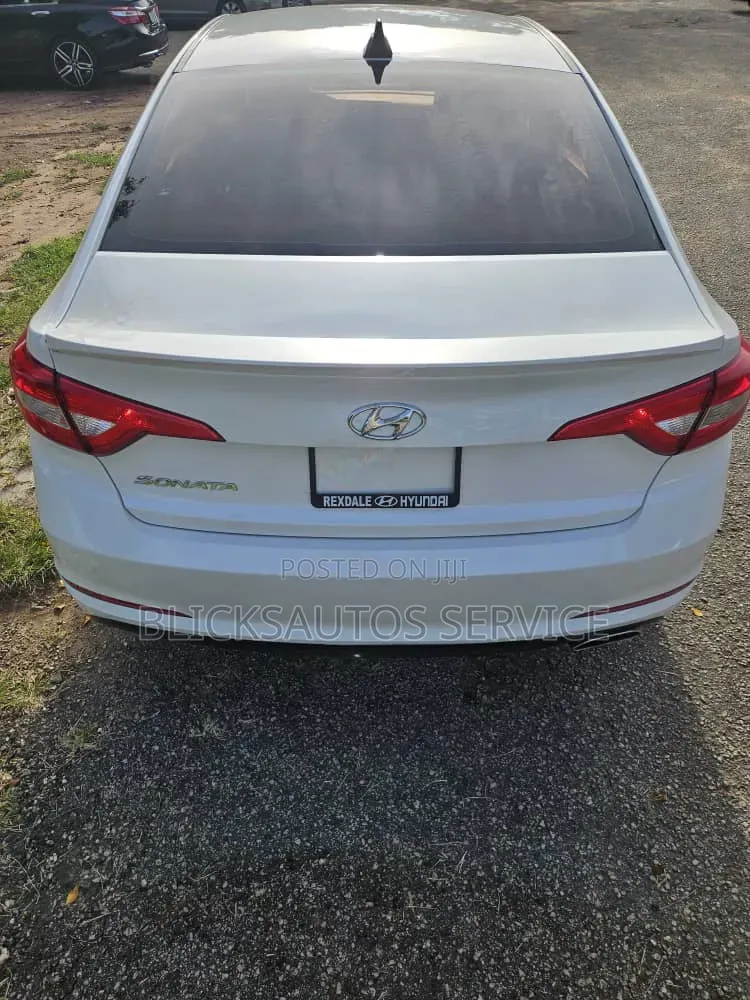 Hyundai Sonata Base Sedan FWD (2.4L 4cyl 6A) 2016 White