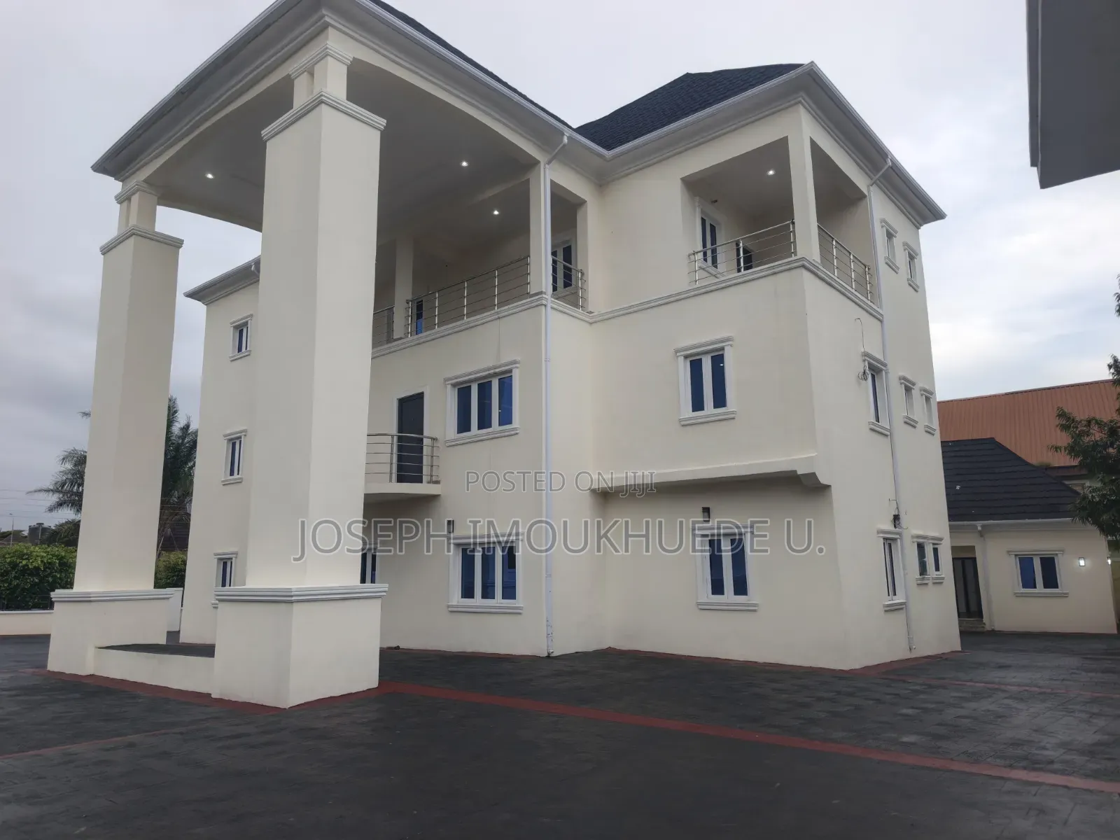 15bdrm Apartment in City Estate, Dakwo District for sale