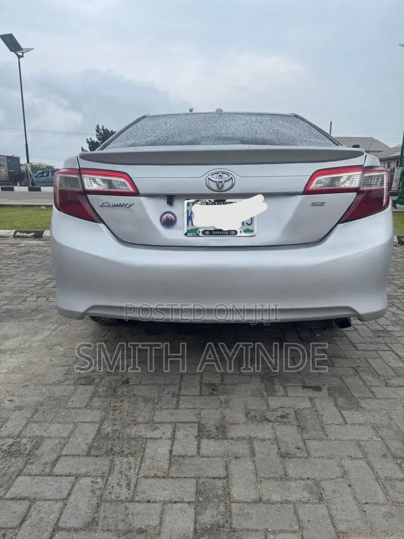 Toyota Camry SE 4dr Sedan (2.5L 4cyl 6A) 2013 Silver