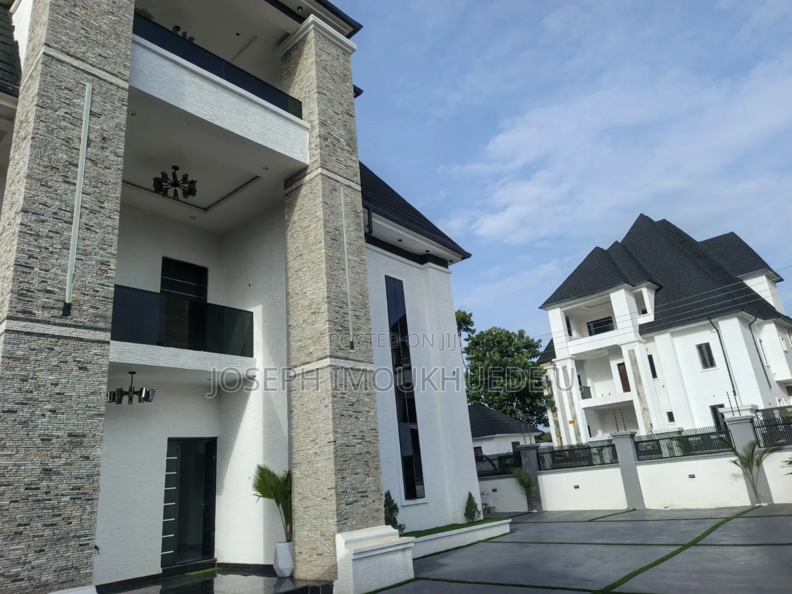 5bdrm Duplex in Faplins Estate, Dakwo District for sale