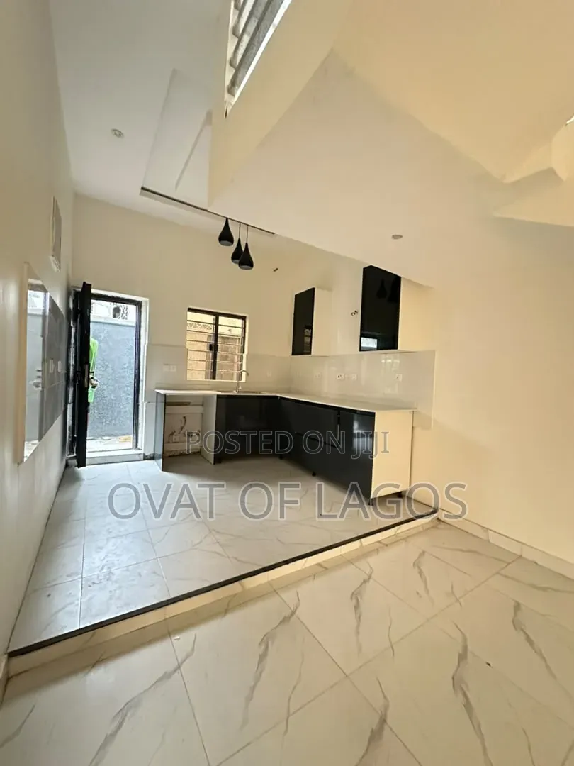 4bdrm Duplex in Lekki Phase 1 for sale