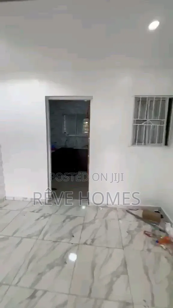 2bdrm Block of Flats in Onike for rent