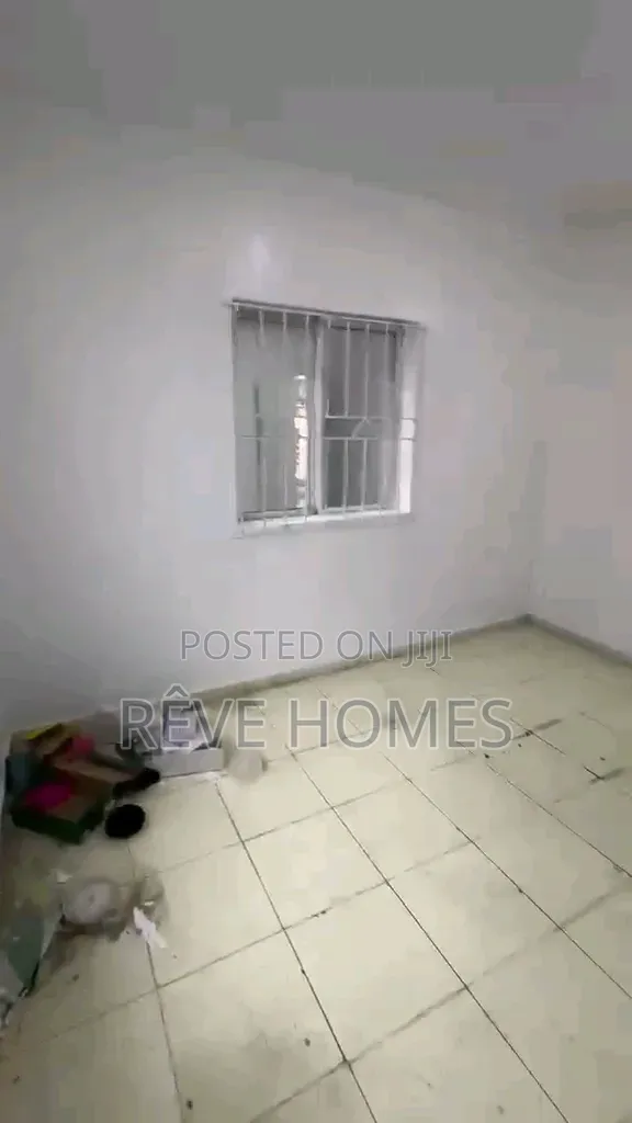 2bdrm Block of Flats in Onike for rent