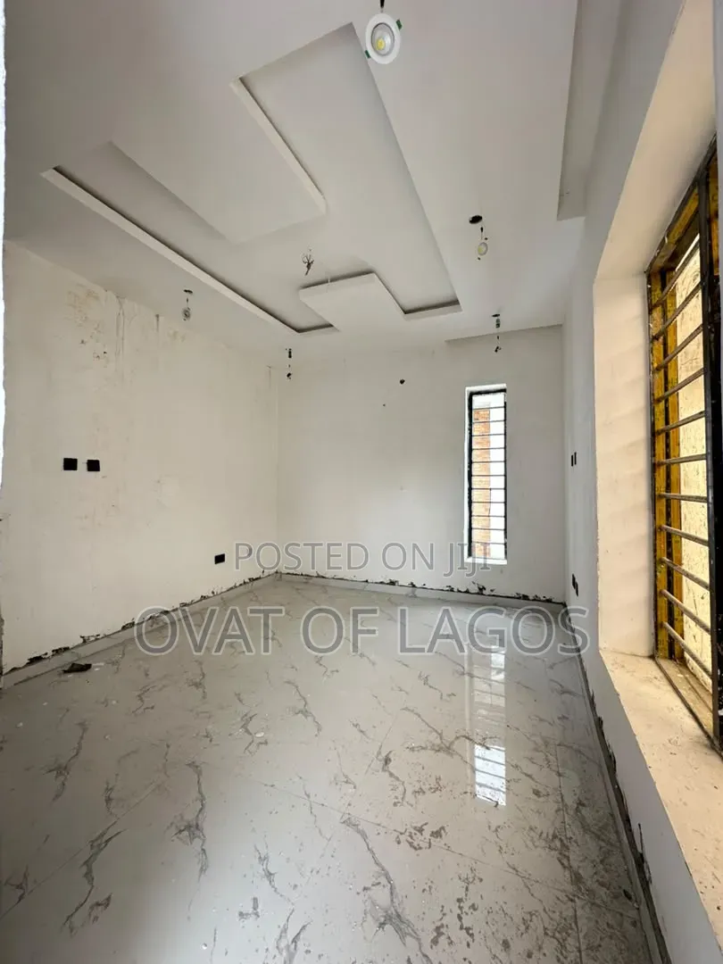 5bdrm Duplex in Lekki Phase 1 for sale