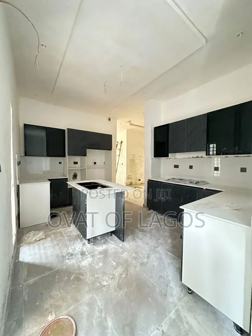 5bdrm Duplex in Lekki Phase 1 for sale
