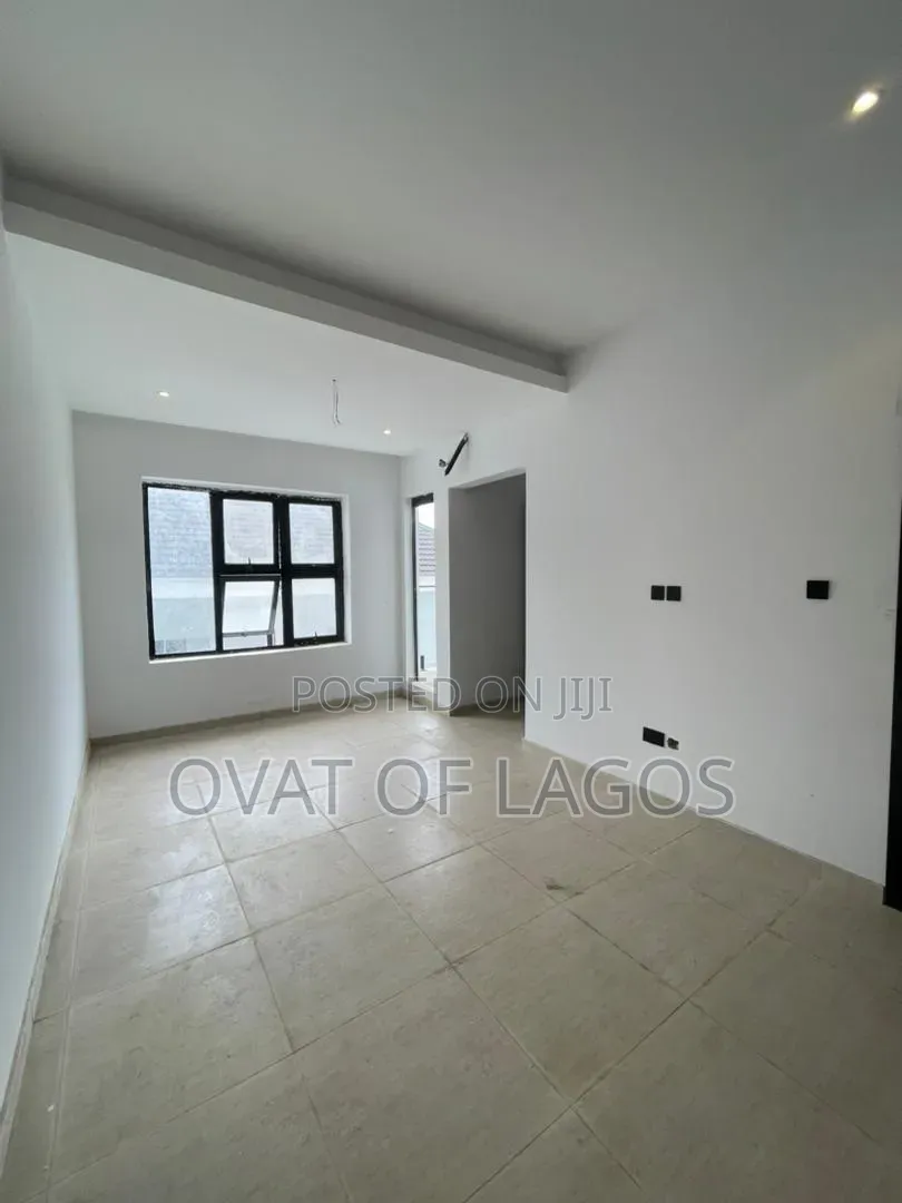 3bdrm Maisonette in Lekki Phase 1 for sale