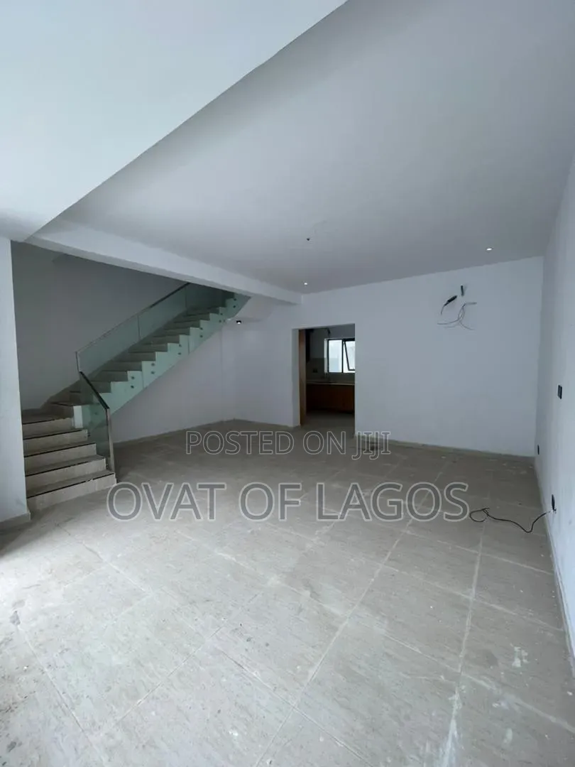3bdrm Maisonette in Lekki Phase 1 for sale