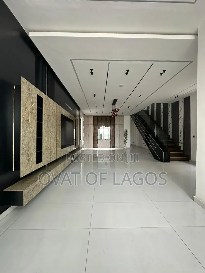 5bdrm Duplex in Ikota for sale