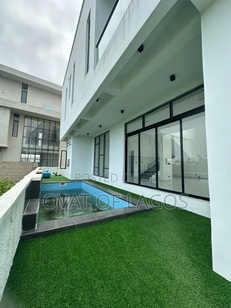 5bdrm Duplex in Megamound, Ikota for sale
