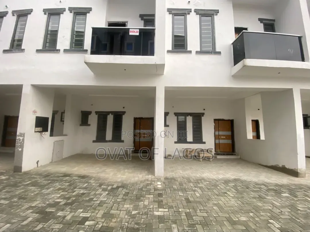 3bdrm Duplex in Ikota for sale