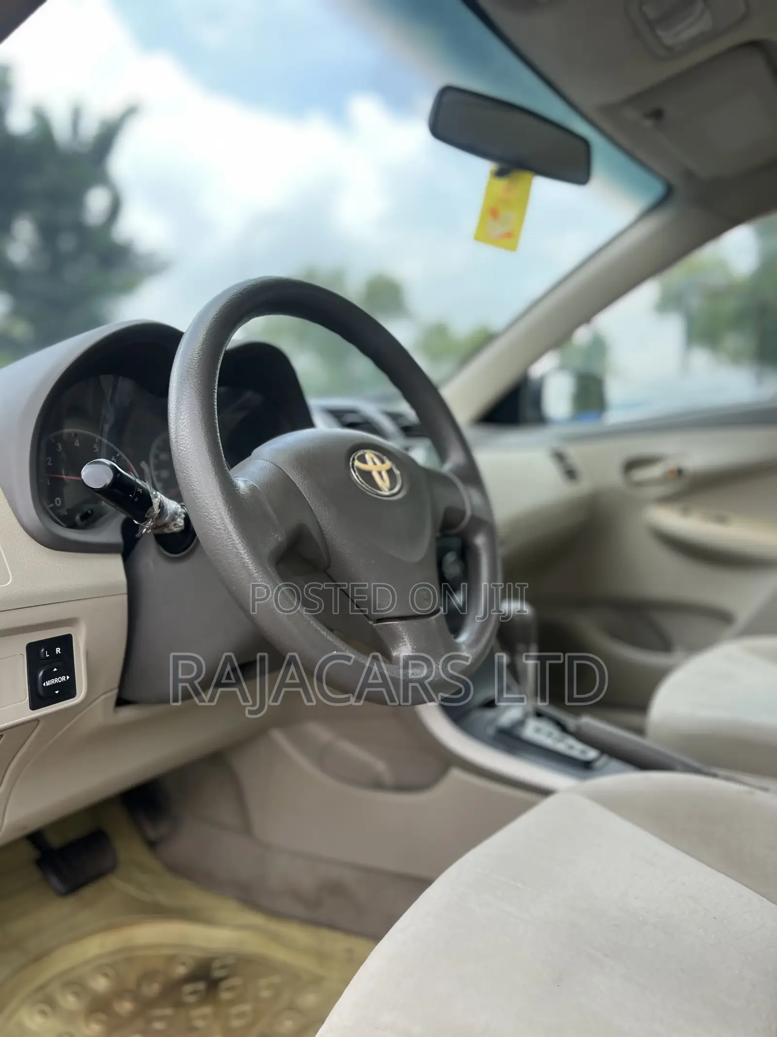 Toyota Corolla LE 4dr Sedan (1.8L 4cyl 4A) 2010 Gold