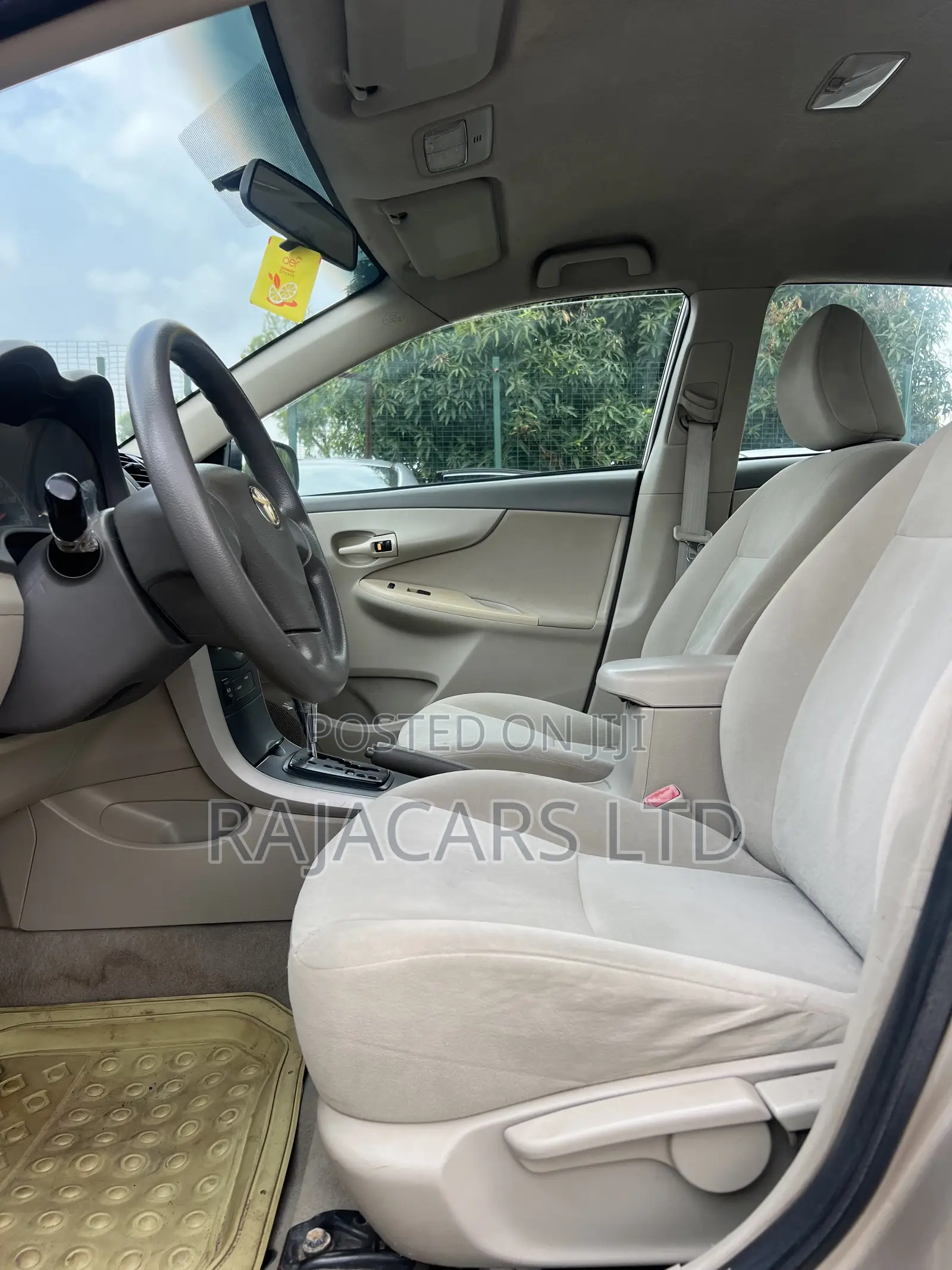 Toyota Corolla LE 4dr Sedan (1.8L 4cyl 4A) 2010 Gold