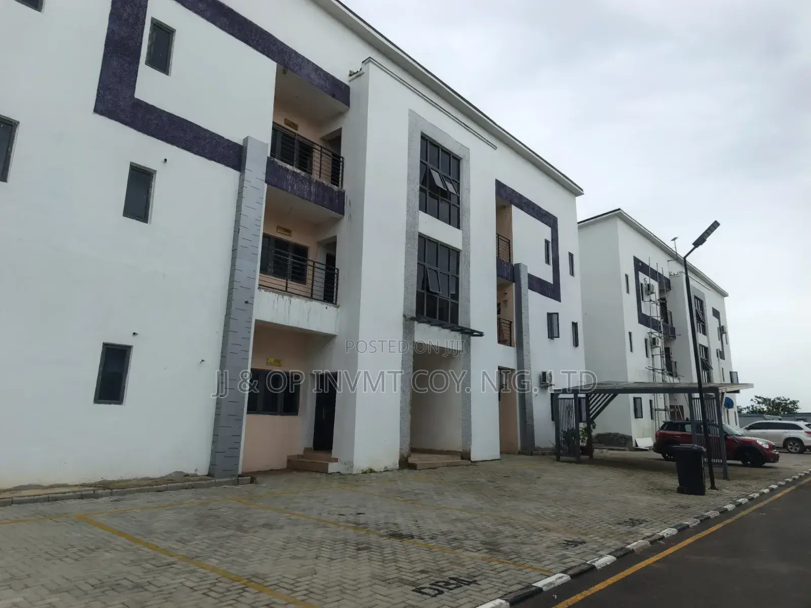 3bdrm Block of Flats in Dme, Zone B for sale