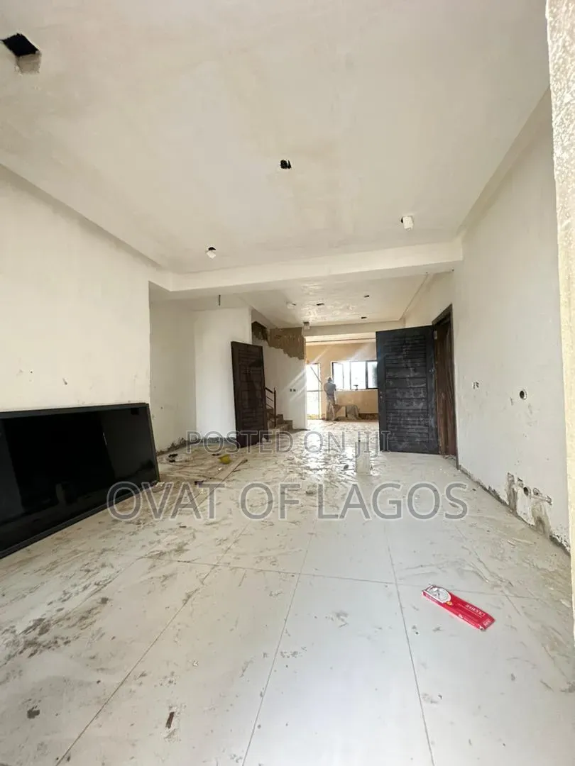 4bdrm Maisonette in Victoria Island for sale