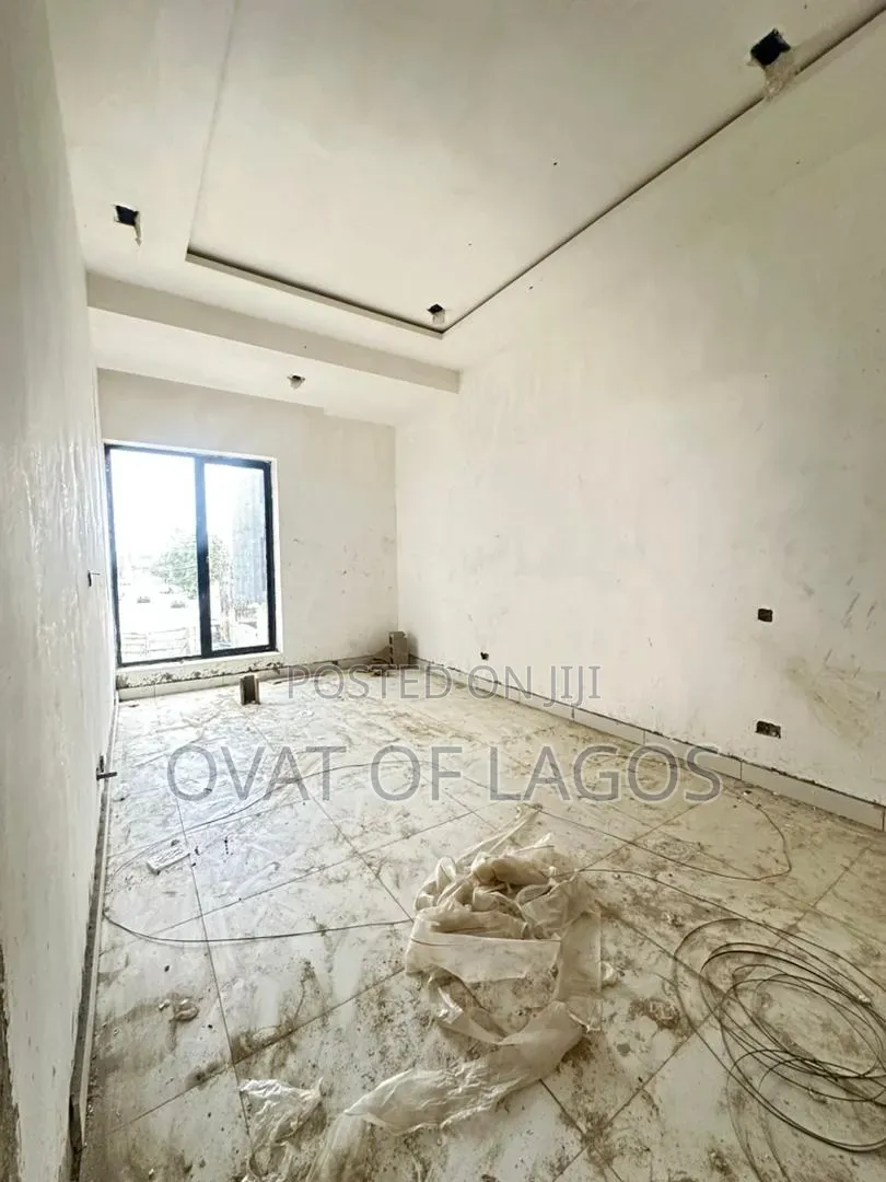 4bdrm Maisonette in Victoria Island for sale