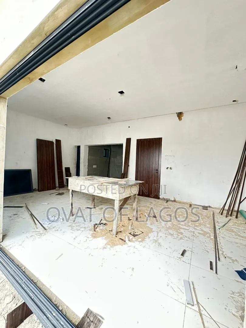 4bdrm Maisonette in Victoria Island for sale