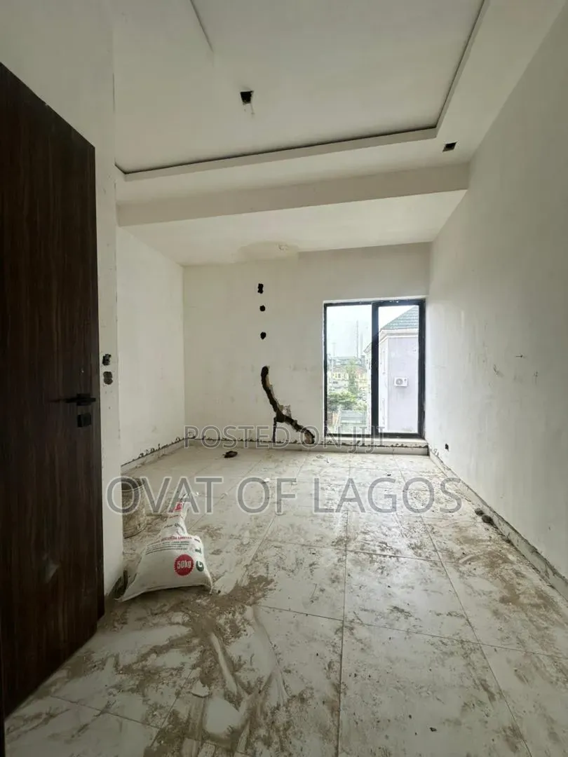 4bdrm Maisonette in Victoria Island for sale