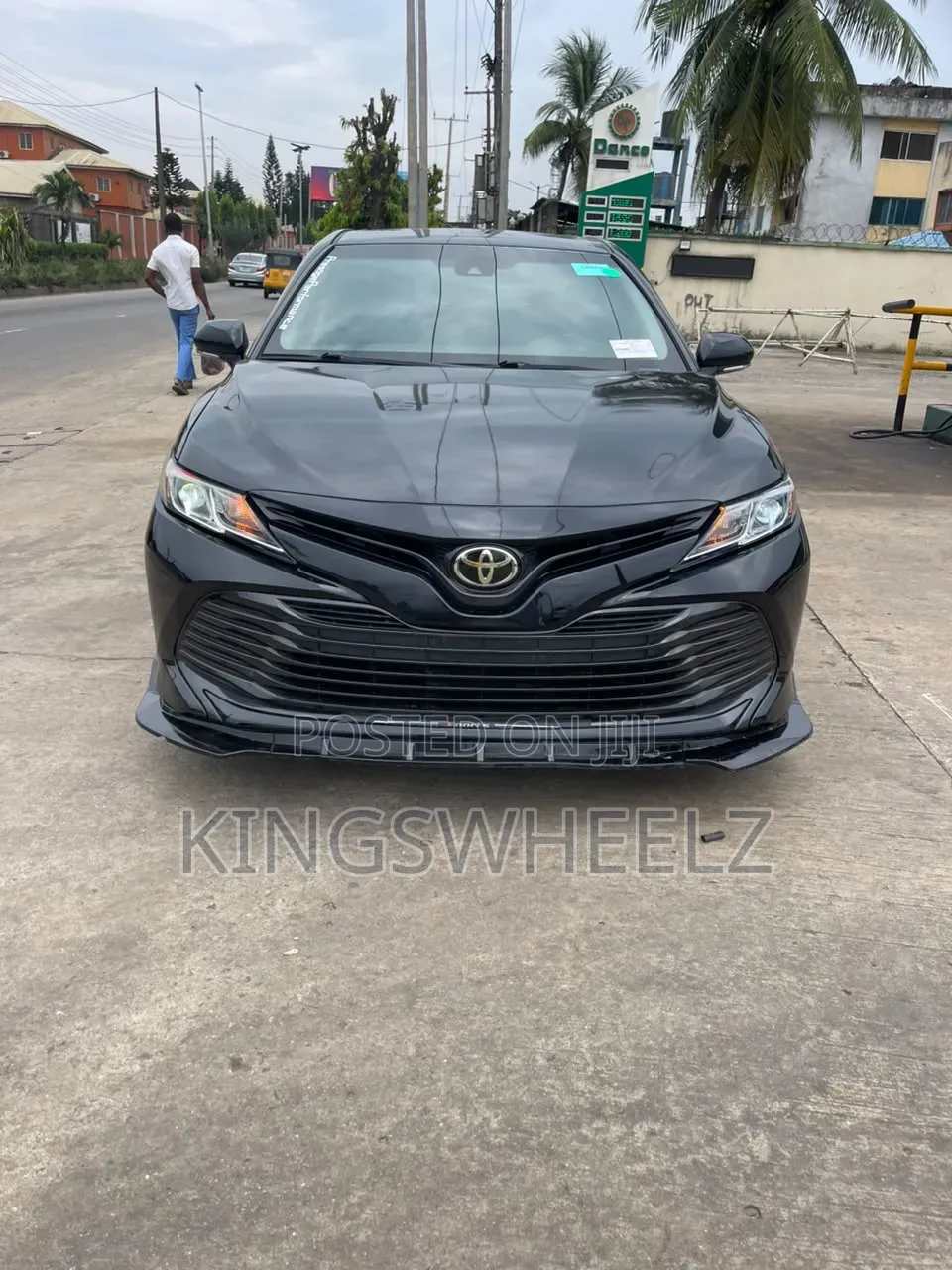 Toyota Camry LE FWD (2.5L 4cyl 8AM) 2018 Black
