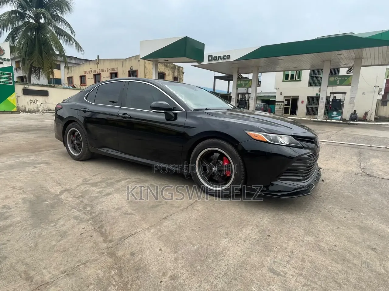 Toyota Camry LE FWD (2.5L 4cyl 8AM) 2018 Black