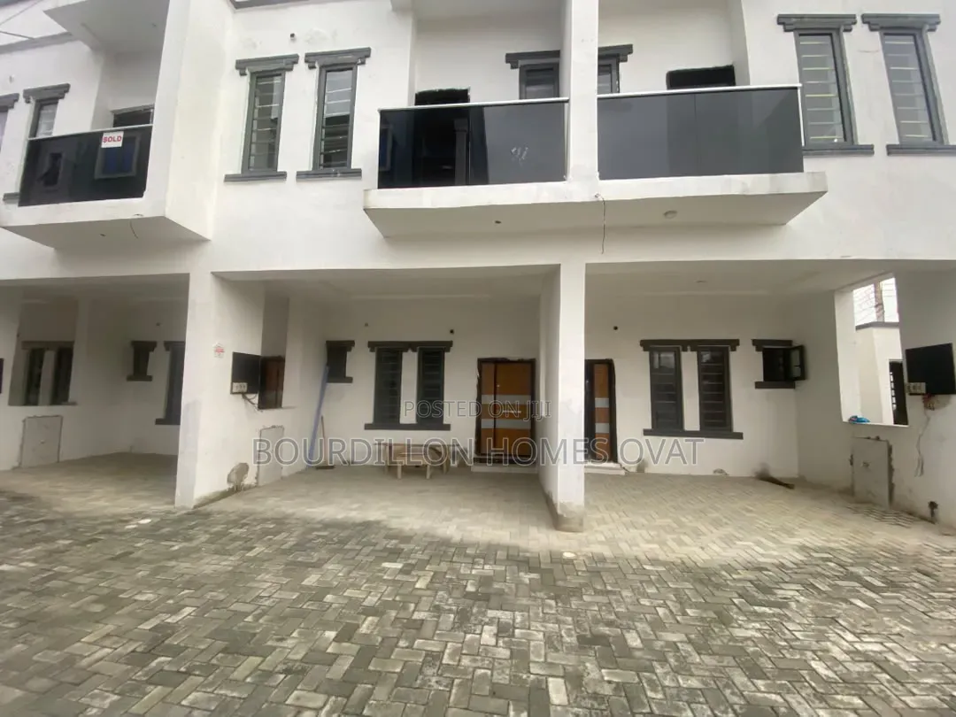 3bdrm Duplex in Ikota Villa Estate for sale