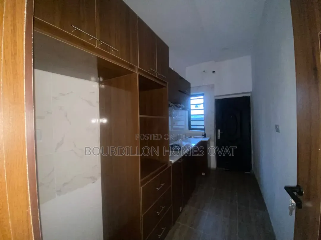 3bdrm Duplex in Ikota Villa Estate for sale