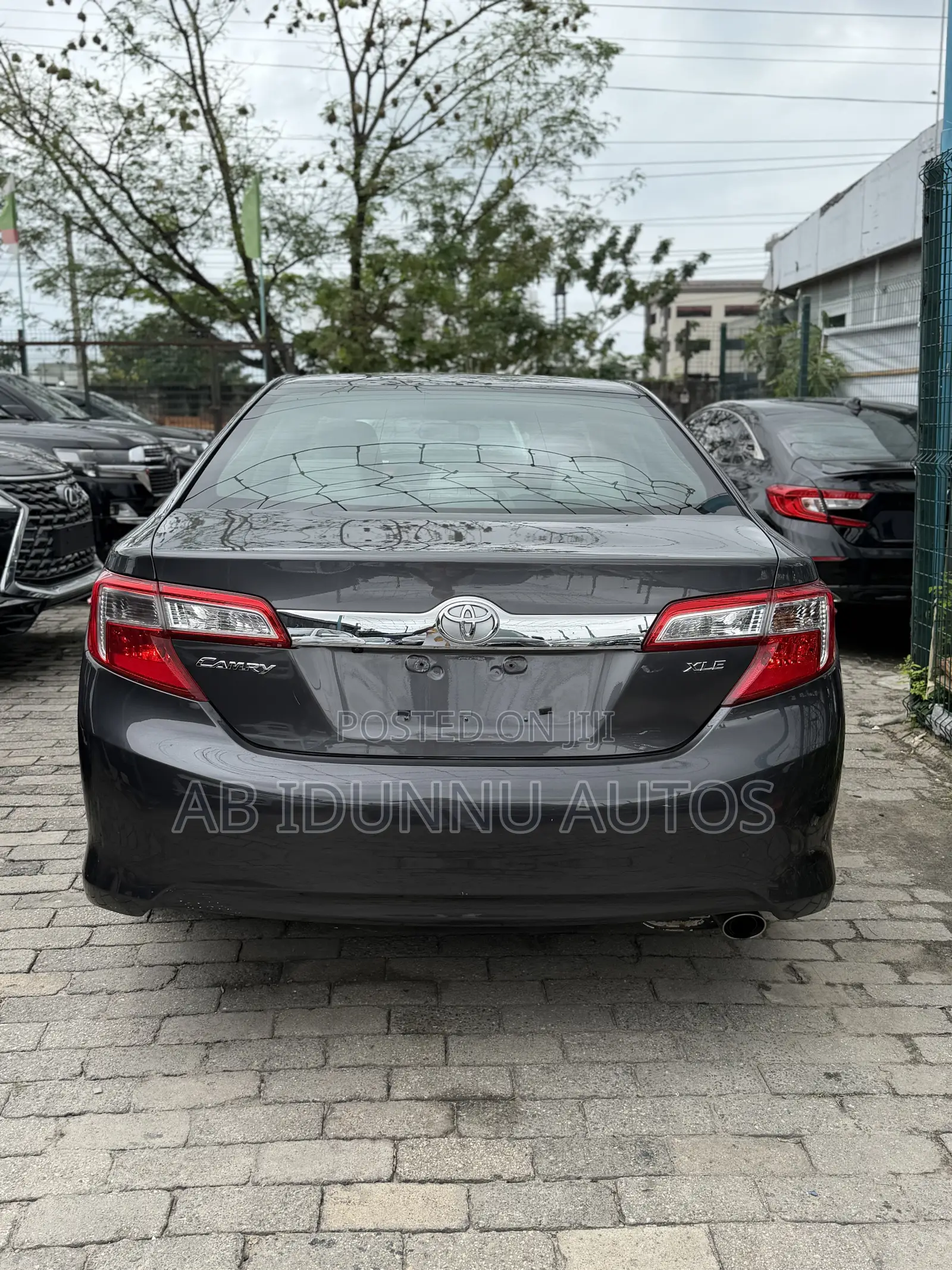Toyota Camry XLE 4dr Sedan (2.5L 4cyl 6A) 2014 Gray