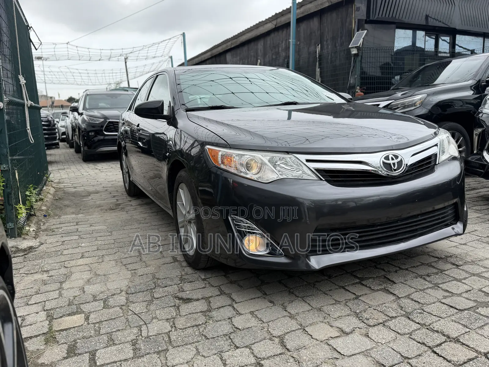 Toyota Camry XLE 4dr Sedan (2.5L 4cyl 6A) 2014 Gray