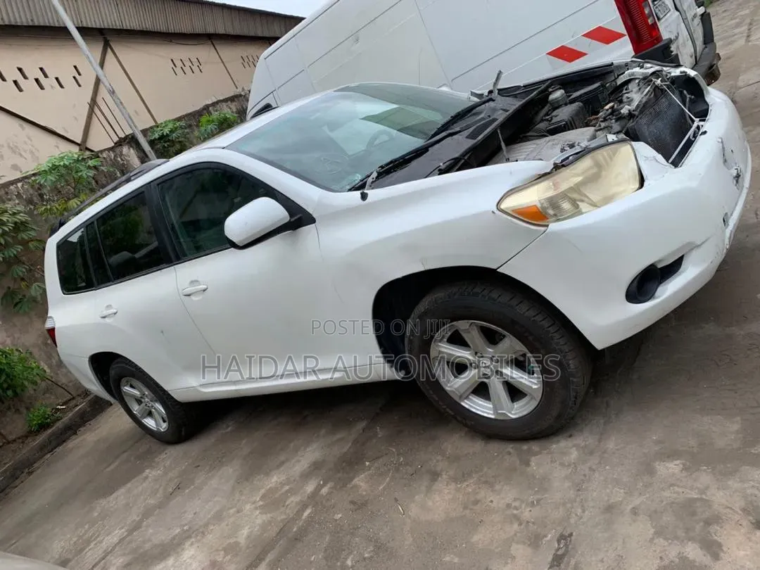 Toyota Highlander Base 2010 White