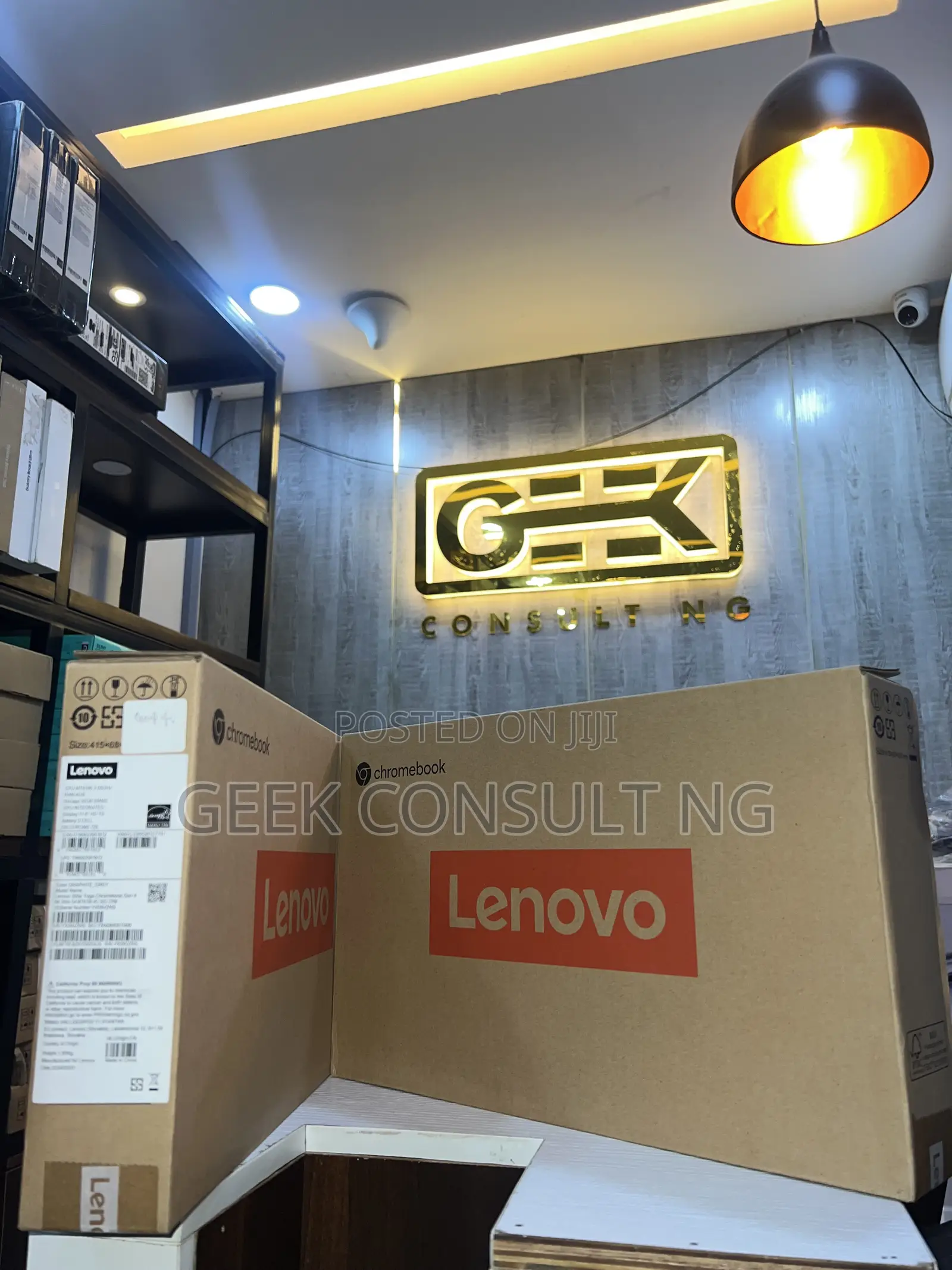 New Laptop Lenovo 300e 4GB Intel Pentium eMMC 32GB