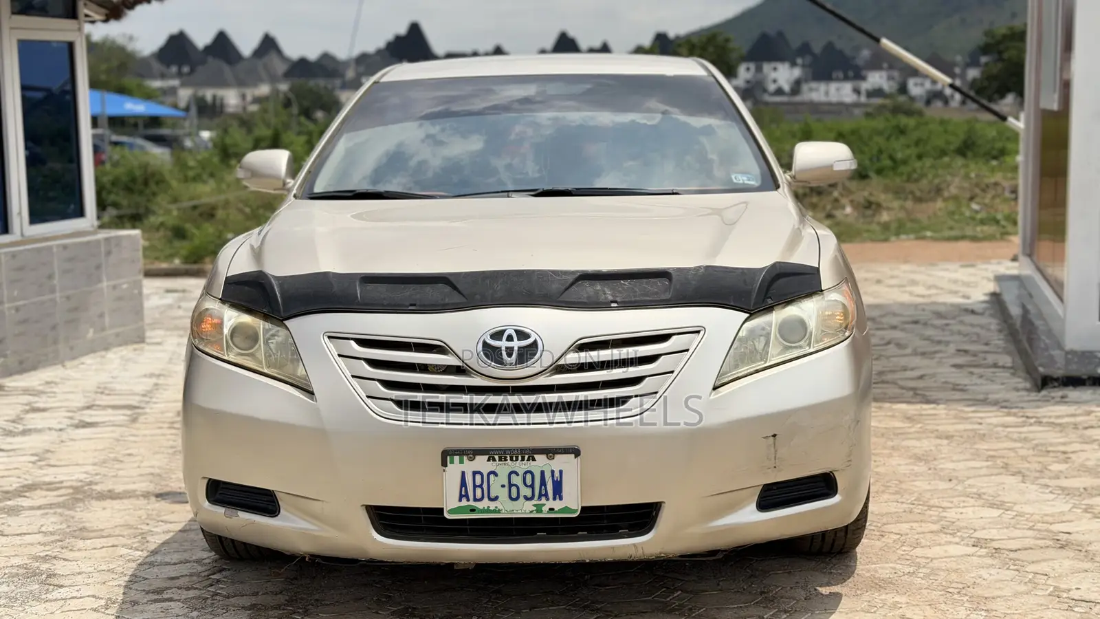 Toyota Camry LE 4dr Sedan (2.4L 4cyl 5A) 2009 Gold