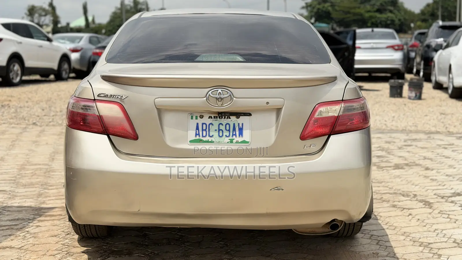 Toyota Camry LE 4dr Sedan (2.4L 4cyl 5A) 2009 Gold