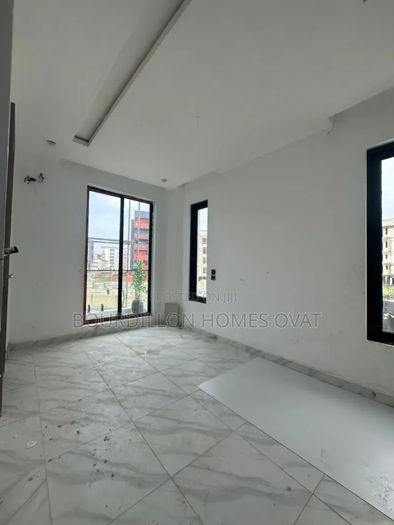 2bdrm Apartment in Ikate Lekki Lagos for sale