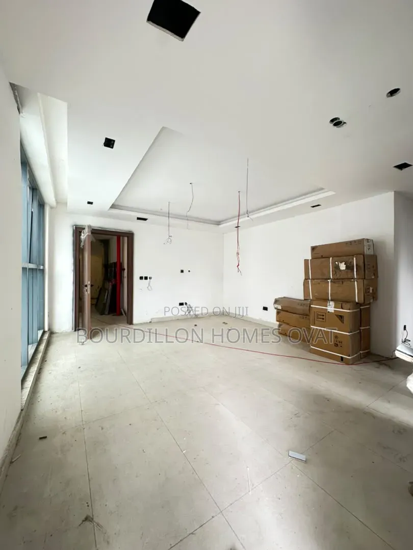 2bdrm Apartment in Victoria Island for sale
