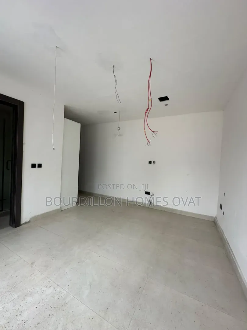 2bdrm Apartment in Victoria Island for sale