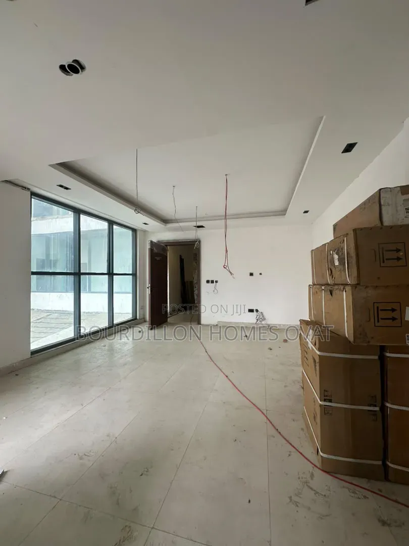 2bdrm Apartment in Victoria Island for sale