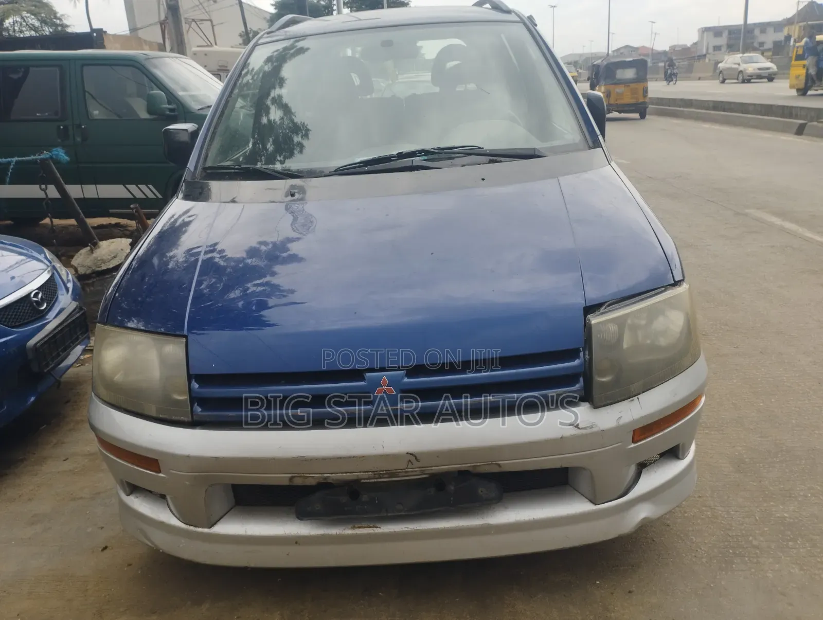 Mitsubishi SpaceWagon 2000 Blue