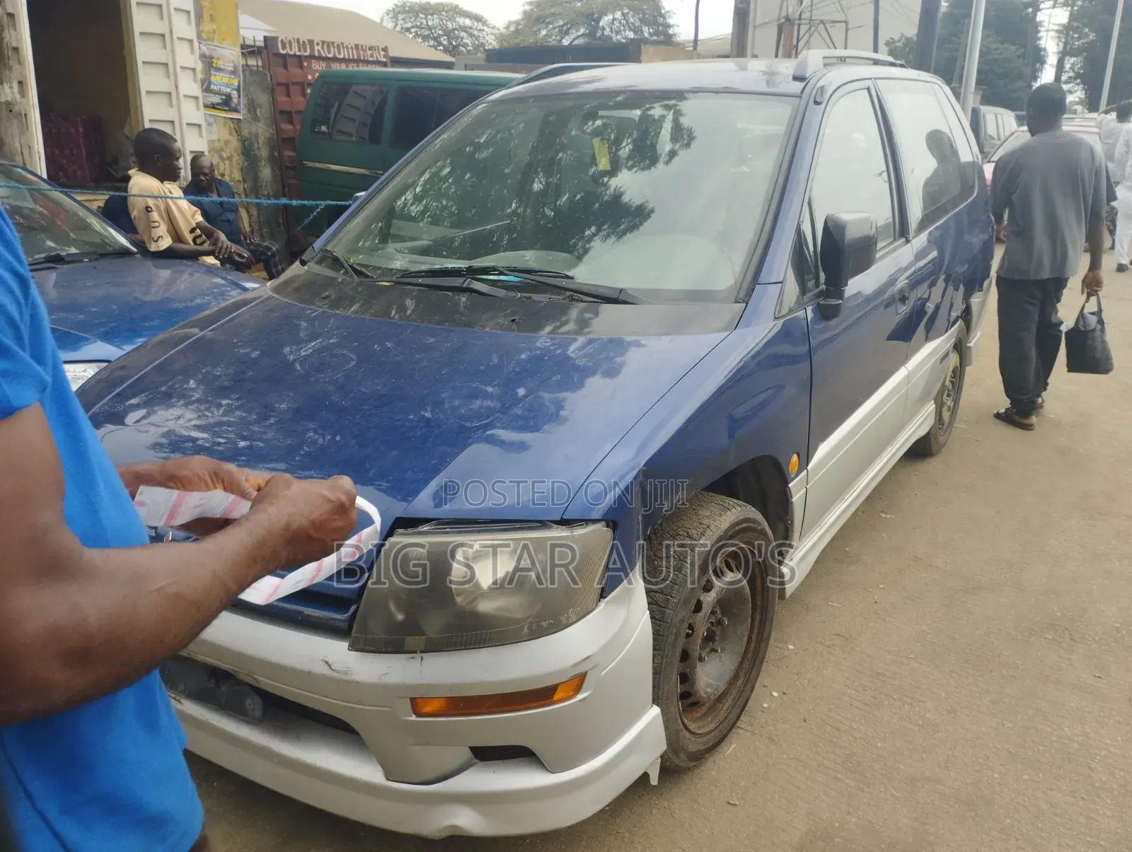Mitsubishi SpaceWagon 2000 Blue