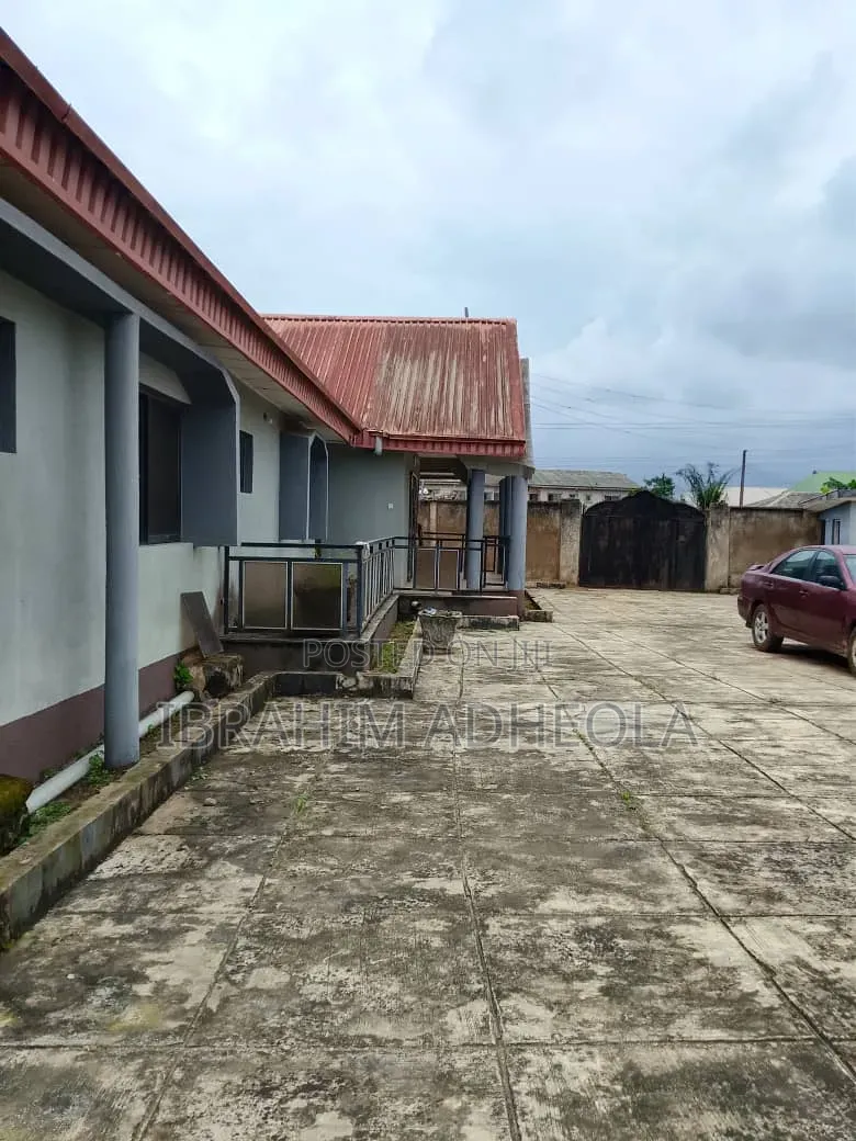 Land Measuring 725sqm Wuth a Demolishable Bungalow on It 5Bungalow