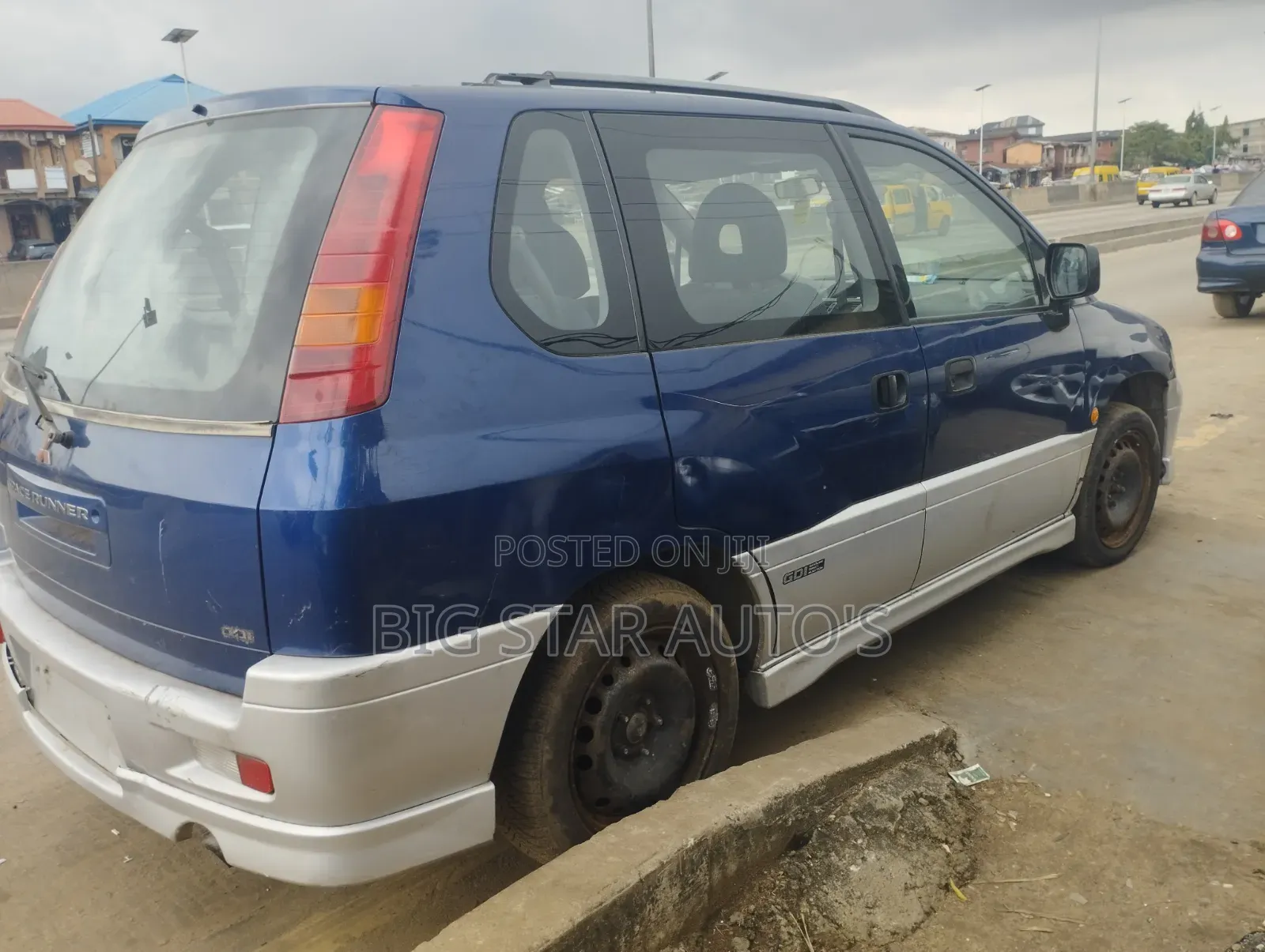 Mitsubishi SpaceWagon 2000 Blue