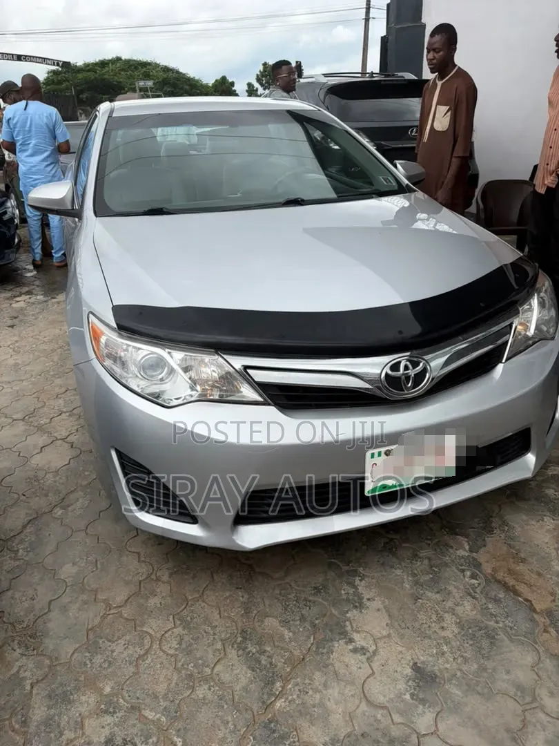 Toyota Camry LE 4dr Sedan (2.5L 4cyl 6A) 2012 Silver