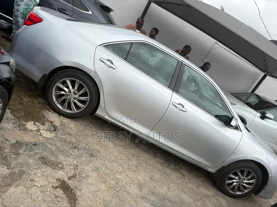 Toyota Camry LE 4dr Sedan (2.5L 4cyl 6A) 2012 Silver