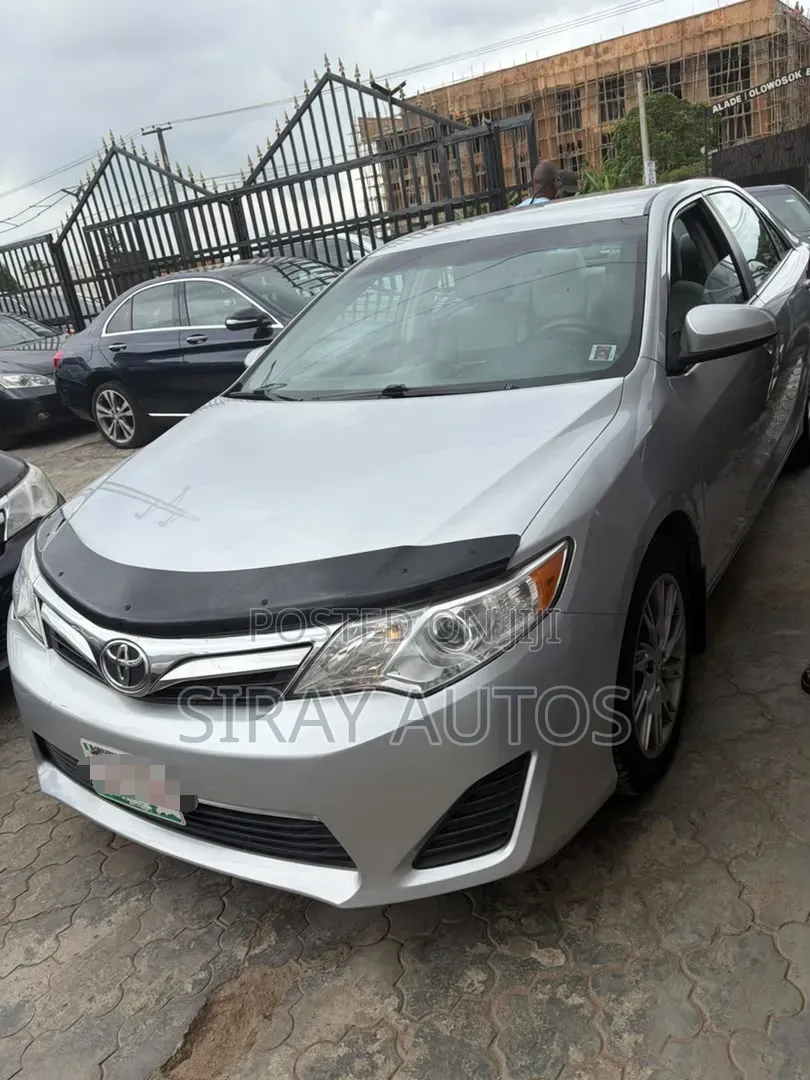 Toyota Camry LE 4dr Sedan (2.5L 4cyl 6A) 2012 Silver