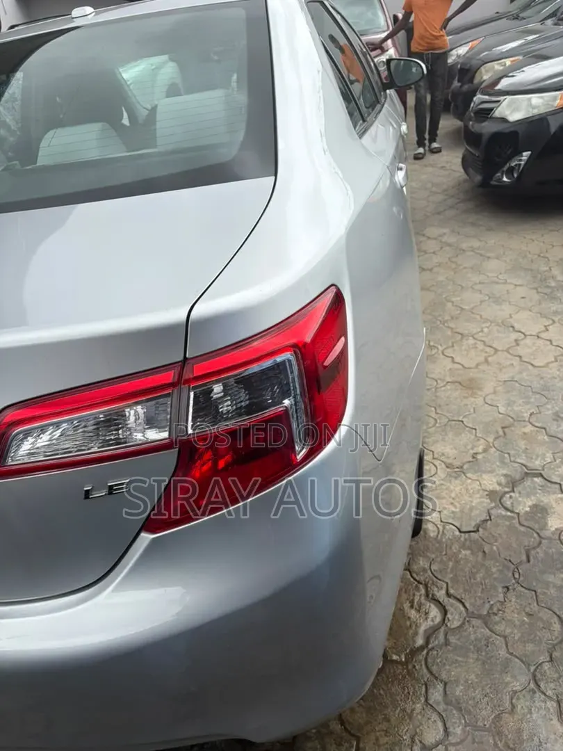 Toyota Camry LE 4dr Sedan (2.5L 4cyl 6A) 2012 Silver