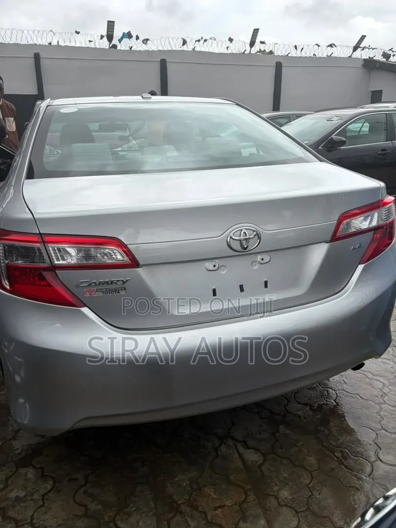 Toyota Camry LE 4dr Sedan (2.5L 4cyl 6A) 2012 Silver