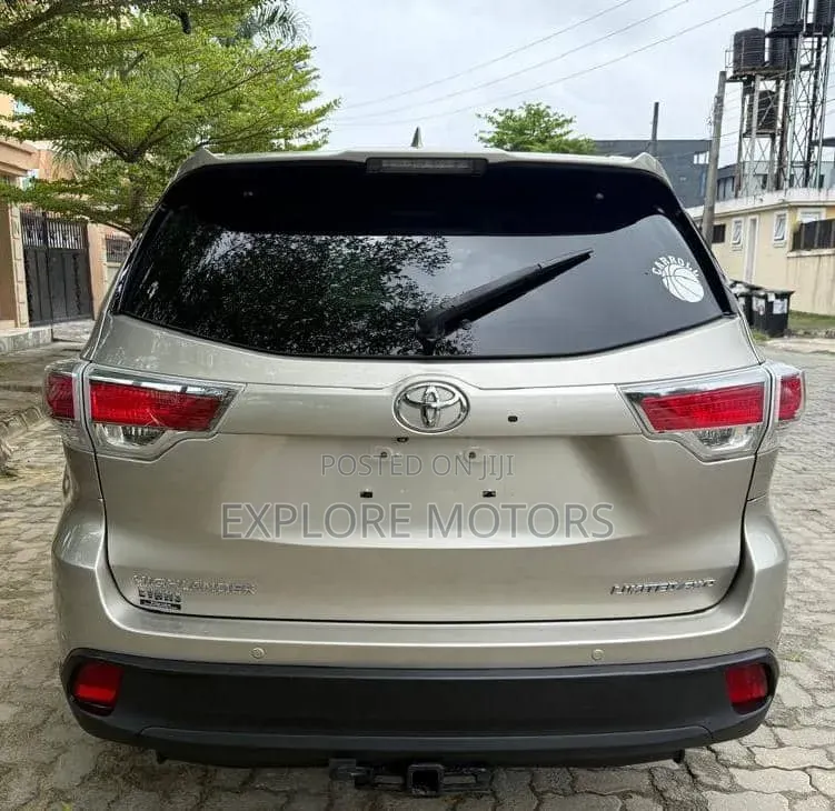 Toyota Highlander 2015 Gold